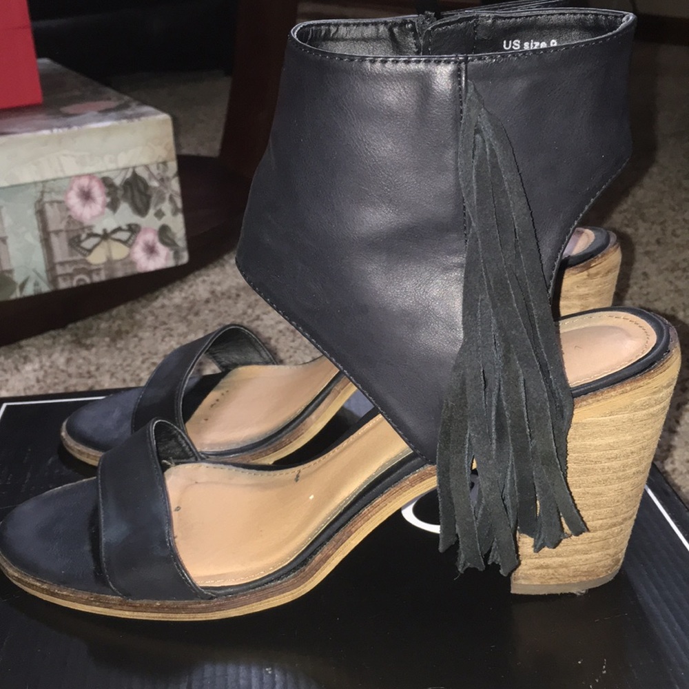 Very Volatile block heel. Size 9.